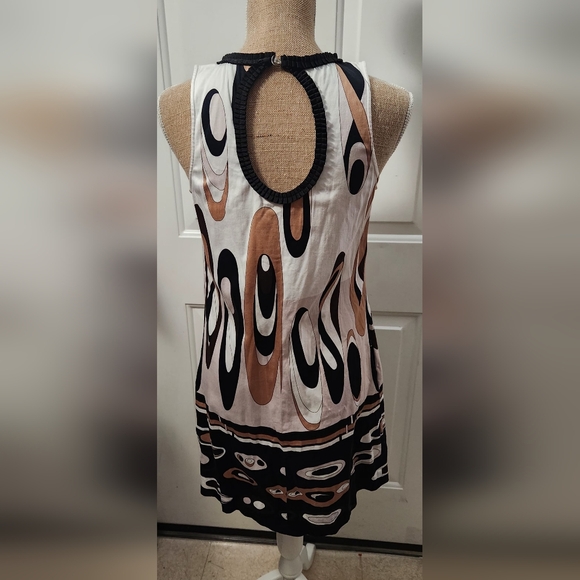 ITW by Claude Brown Patterned Black, Tan, and White Dress Size 4 - Picture 3 of 5